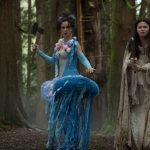 Once-Upon-a-Time-6×07-Heartless-Snow-White-and-Blue-Fairy-holding-an-axe