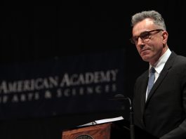 Daniel Day-Lewis parla all'American Academy of Arts e Sciences