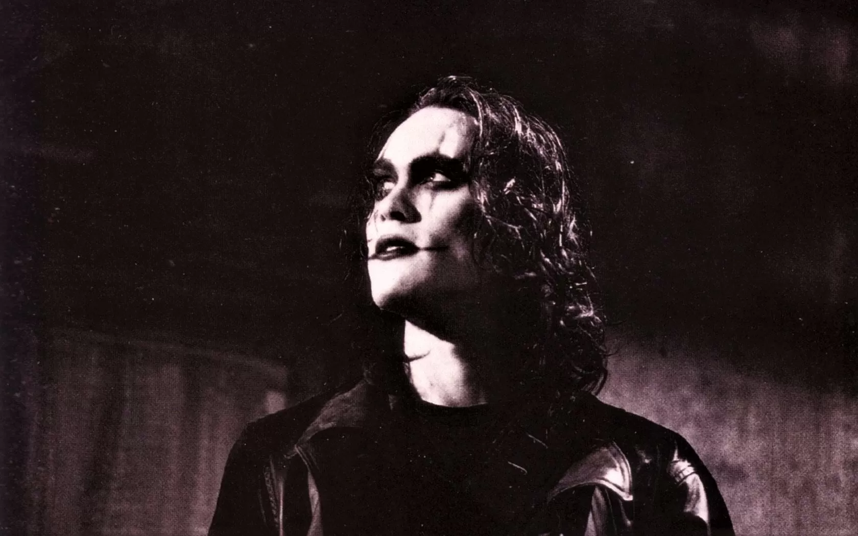 Crow post. Ворон 1994. Эрик Дрейвен ворон 1994. Brandon Lee ворон 1994. Brandon Lee the Crow.