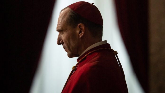 conclave, recensione, ralph fiennes