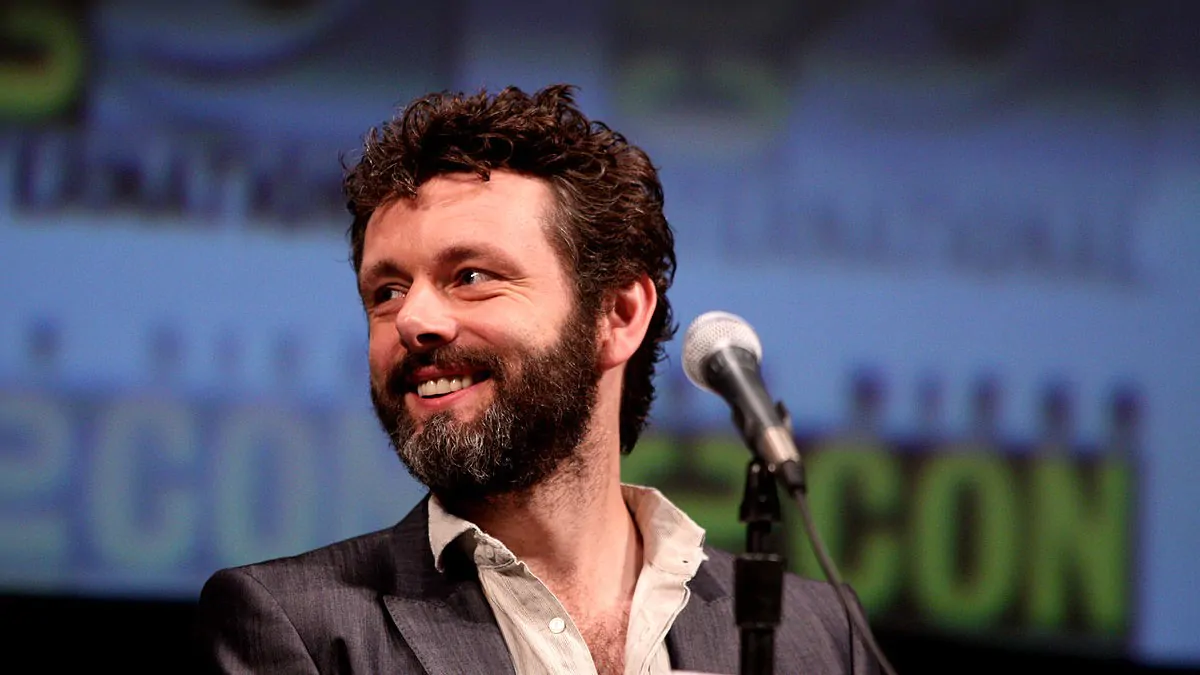 Michael Sheen cancella 1 milione di sterline di debiti per 900 persone con i suoi soldi