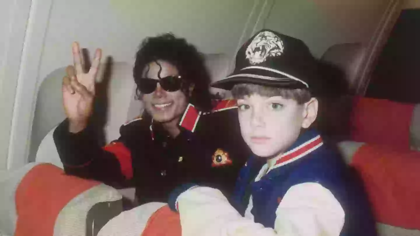 Michael Jackson, parla uno dei bambini che lo accusa di abusi: “Mi dava gioielli in cambio di s*sso”